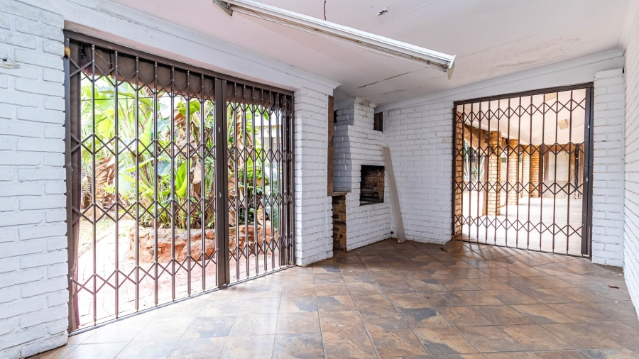 7 Bedroom Property for Sale in Safari Gardens North West